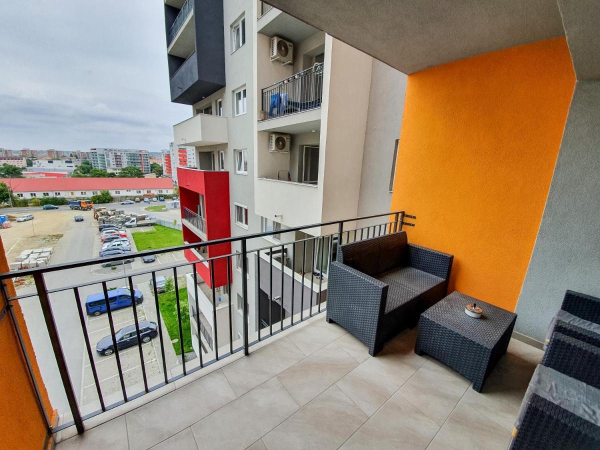 Central.Deluxe.Apartament.Орадя Екстер'єр фото