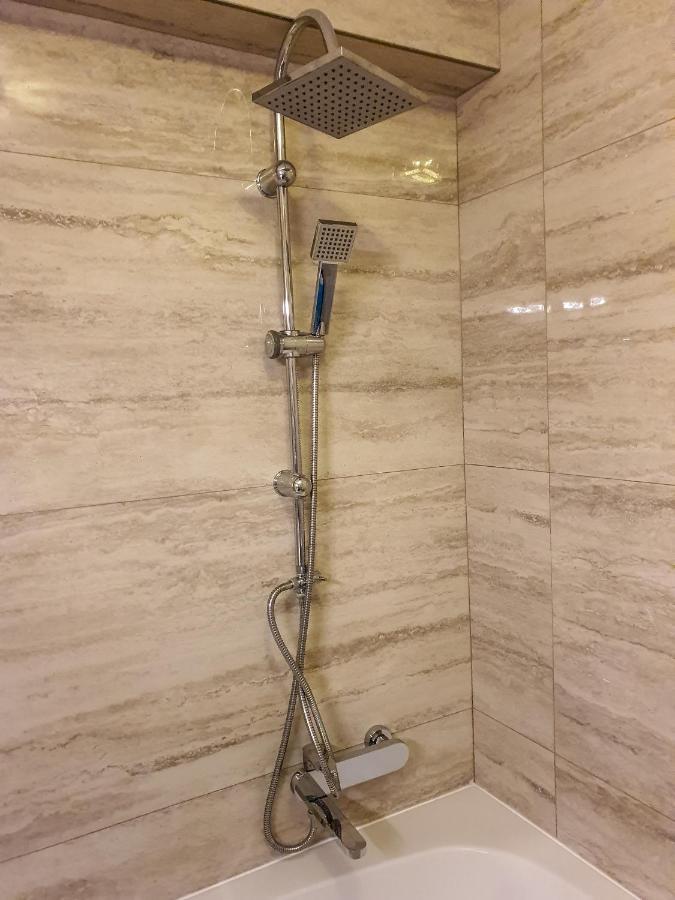 Central.Deluxe.Apartament.Орадя Екстер'єр фото